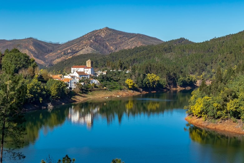 Vila de Dornes, nas margens do rio Zêzere