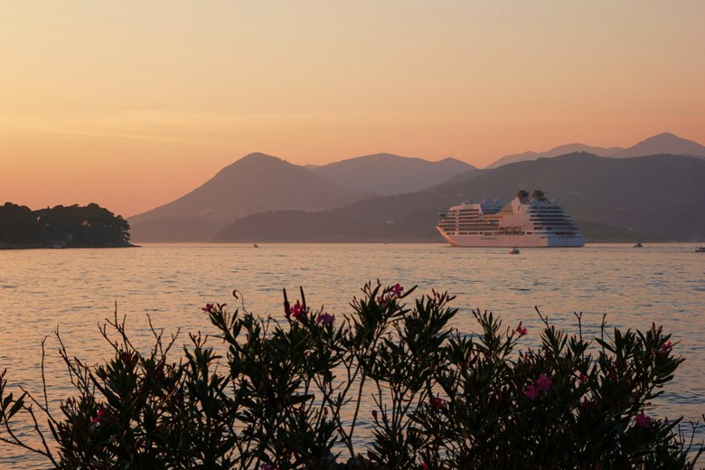 Um cruzeiro a passar em Dubrovnik, na Croácia