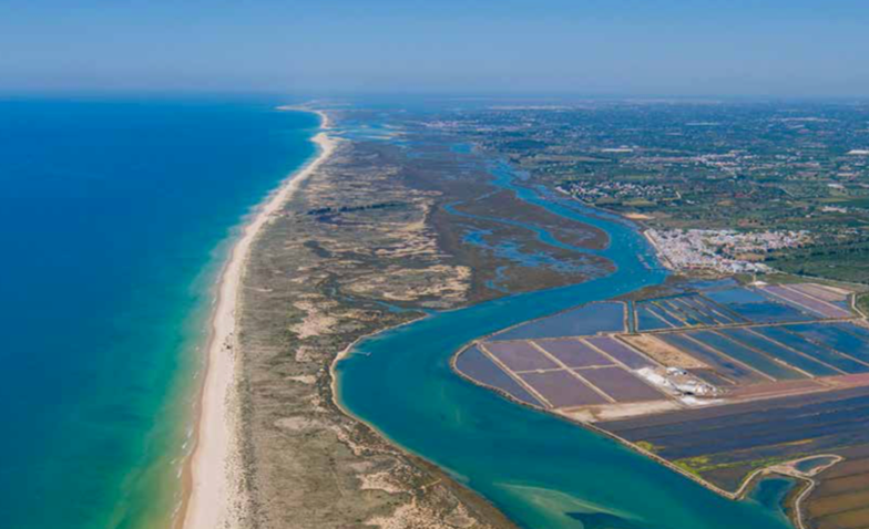 Vista aérea das salinas da Ria Formosa