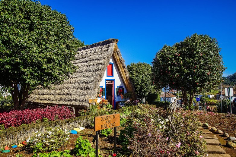 Casa típica de Santana, um dos cartões de visita do arquipélago da Madeira